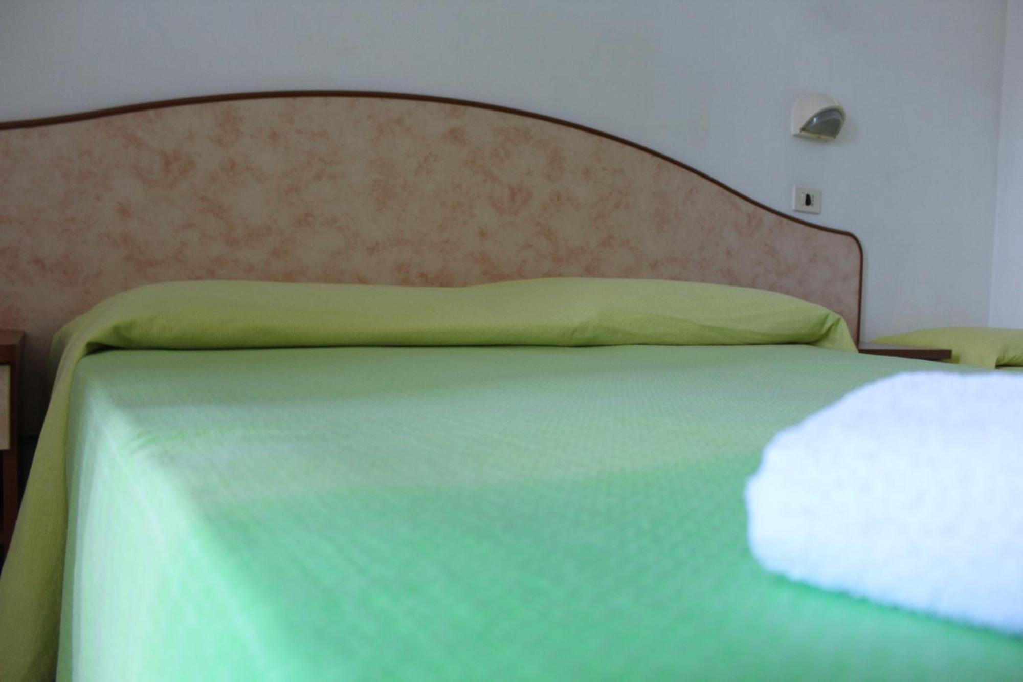 Hotel Holiday Sunshine Summer Misano Adriatico Δωμάτιο φωτογραφία